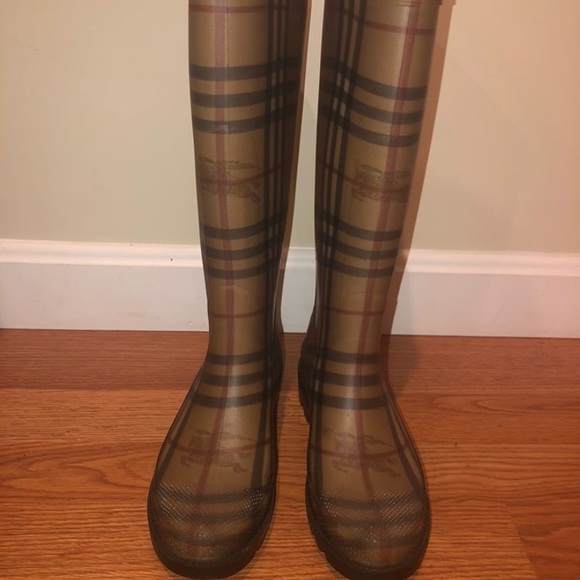 🛑SOLD🛑 Burberry rain boots - Picture 3 of 3